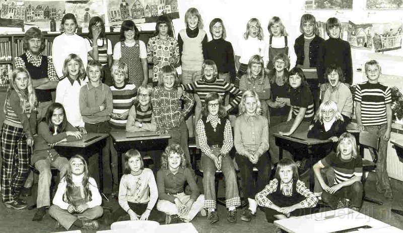 Schoolfoto Tasveld klas 5 1974 - 1975.jpg